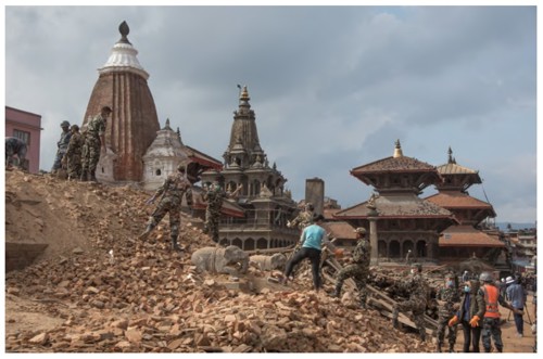圖15、2015年尼泊爾大地震災後救援情形(資料來源：Shutterstock授權於災防科技中心使用)