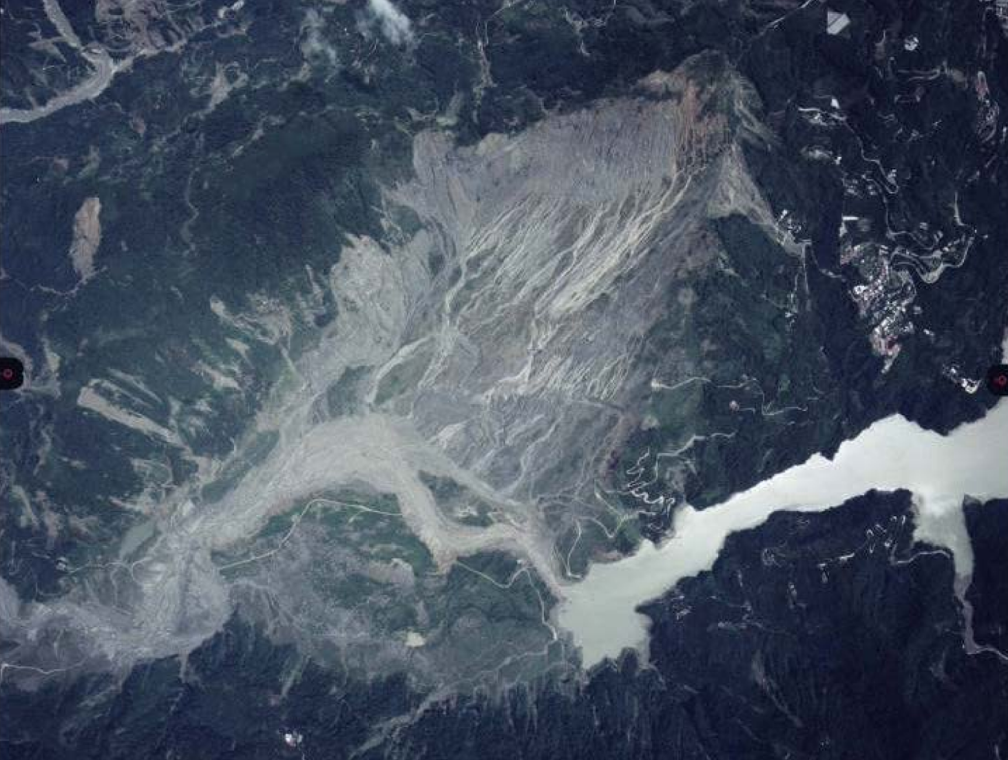 圖7、草嶺堰塞湖空拍影像